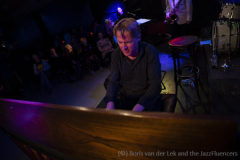 DSC05673-2026-02-21-Boris-van-der-Lek-Jazzfluencers-@-Podium-aan-Zee-by-Iwan-de-Brabander_resultaat